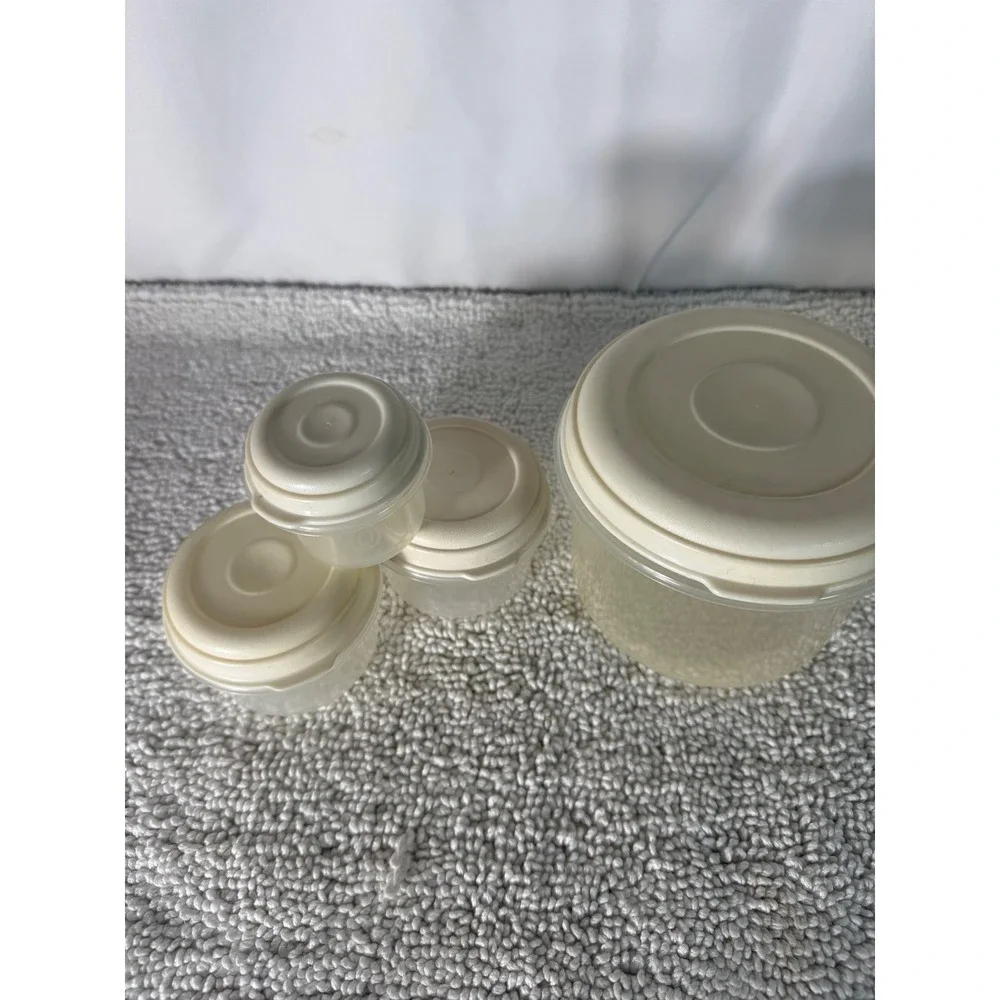 Rubbermaid Servin Saver Vintage Food Storage Set 6 Cup and‎ 1/2 Cup Almond Lids